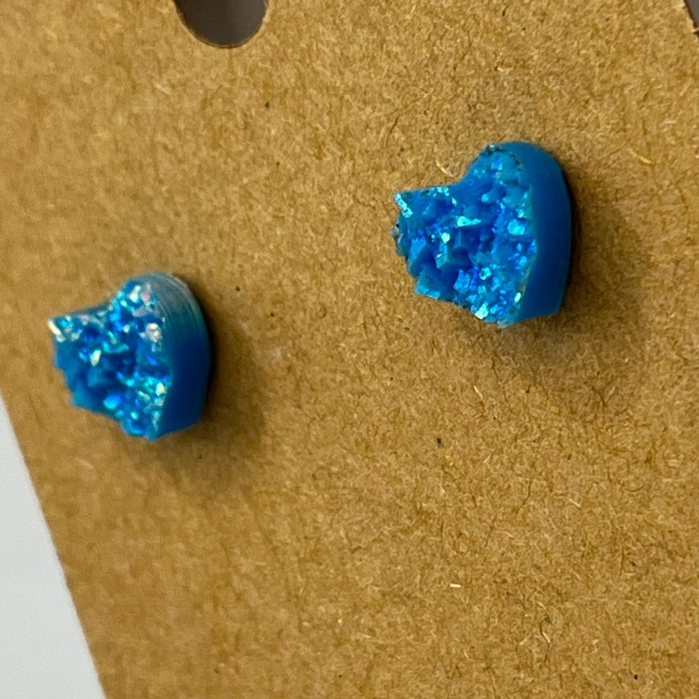Blue geode looking rock stud earrings - Picture 3 of 3